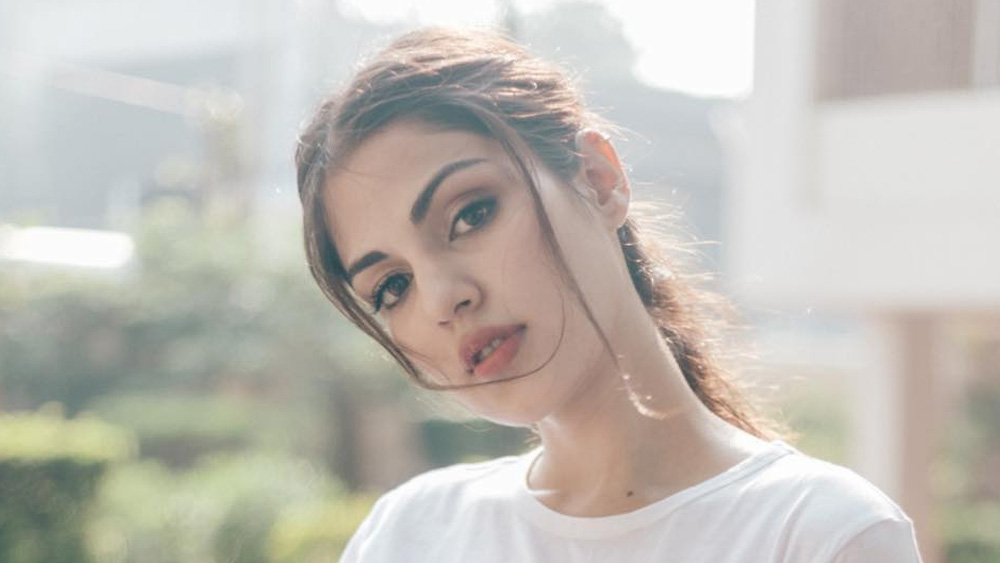 এম টিভি-র ভিডিও জকি হিসেবে কেরিয়ার শুরু। এম টি ভি-র বিভিন্ন শো তিনি সঞ্চালনা করেছেন।