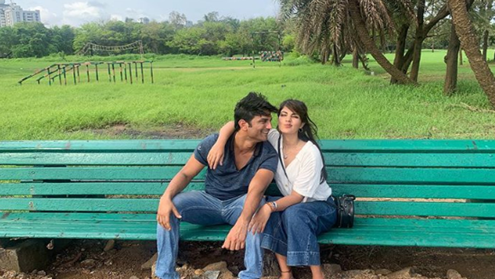 মঙ্গলবার ছিল সুশান্তের জন্মদিন। সে দিনই ইনস্টাগ্রামে পোস্ট দেন রিয়া। সেখানে সুশান্তকে স্বীকার করে নেন বয়ফ্রেন্ড হিসেবে।