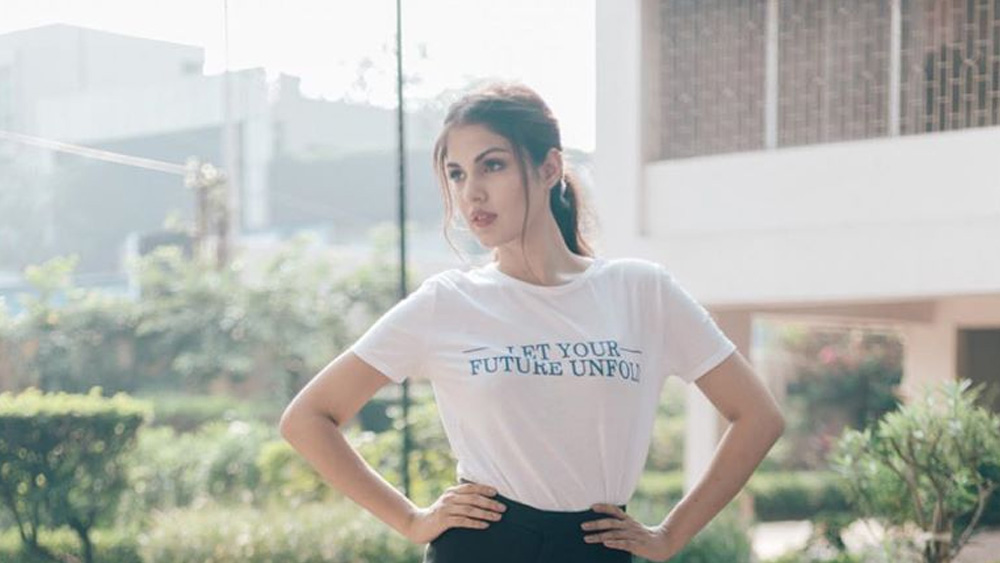 রিয়ার পোস্টের পাল্টা উত্তর দেন সুশান্তও। সেখানে রিয়াকে তিনি সম্বোধন করেন ‘রকস্টার’ নামে।