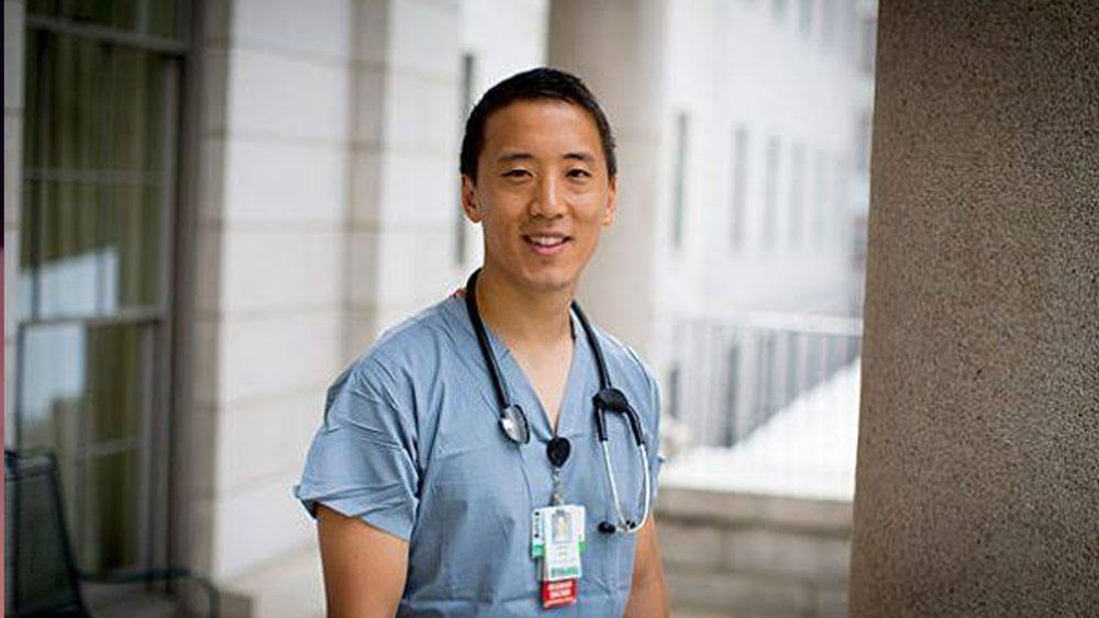 তারপর ২০১৬ সালে হার্ভার্ড মেডিক্যাল স্কুল থেকে ডক্টর অব মেডিসিন ডিগ্রি অর্জন করেন। ২০১৭ সালে তিনি মেডিক্যাল ইন্টার্নশিপ সম্পূর্ণ করেন।