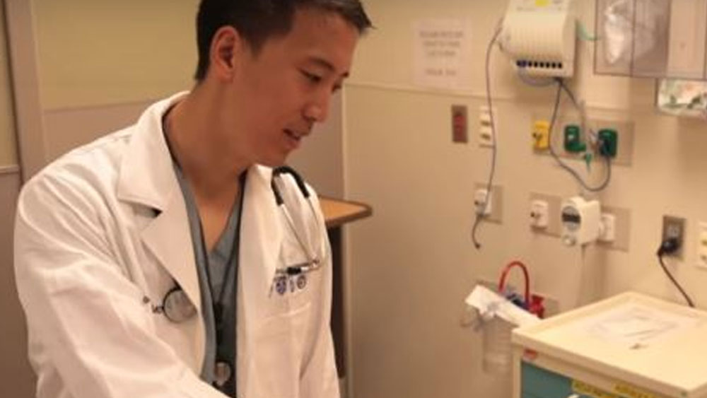 ২০১২ সালে স্নাতক হওয়ার পর তিনি নেভি ছেড়ে ডাক্তারি পেশা বেছে নেন। হার্ভার্ড মেডিক্যাল স্কুলে পড়ার সময়ই তাঁর সঙ্গে নভশ্চর স্কট ই প্যারাজিঙ্কস্কির পরিচয় হয়। তিনিই জনিকে নাসার স্কুলে আবেদন করার কথা জানিয়েছিলেন।