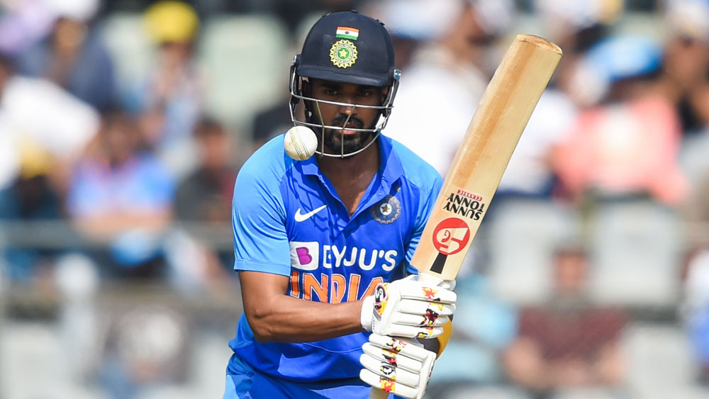 লোকেশ রাহুল— অস্ট্রেলিয়ার বিরুদ্ধে তিনটি ভিন্ন ভিন্ন পজিশনে ব্যাট করতে হয়েছিল লোকেশ রাহুলকে। তাঁর বিভিন্ন ব্যাটিং স্লট নিয়ে বীরেন্দ্র সহবাগের মতো প্রাক্তন ক্রিকেটার ভারতীয় টিম ম্যানেজেমেন্টের সমালোচনা করেছিলেন। বলেছিলেন, ধোনির সময়ে ভারতীয় ব্যাটিং অর্ডার ঘন ঘন বদল করা হত না। উইকেটকিপিংয়ের পাশাপাশি ব্যাট হাতেও সফল হন রাহুল। কিউয়িদের বিরুদ্ধে অবশ্য অন্য লড়াই রাহুলের। রোহিতের সঙ্গে ওপেন করবেন তিনি। এই বছরের শেষের দিকে অস্ট্রেলিয়ার মাটিতে টি টোয়েন্টি বিশ্বকাপ। প্রতিবেশী দেশ নিউজিল্যান্ডে বিশ্বকাপের ড্রেস রিহার্সাল সেরে ফেলবেন রাহুল।