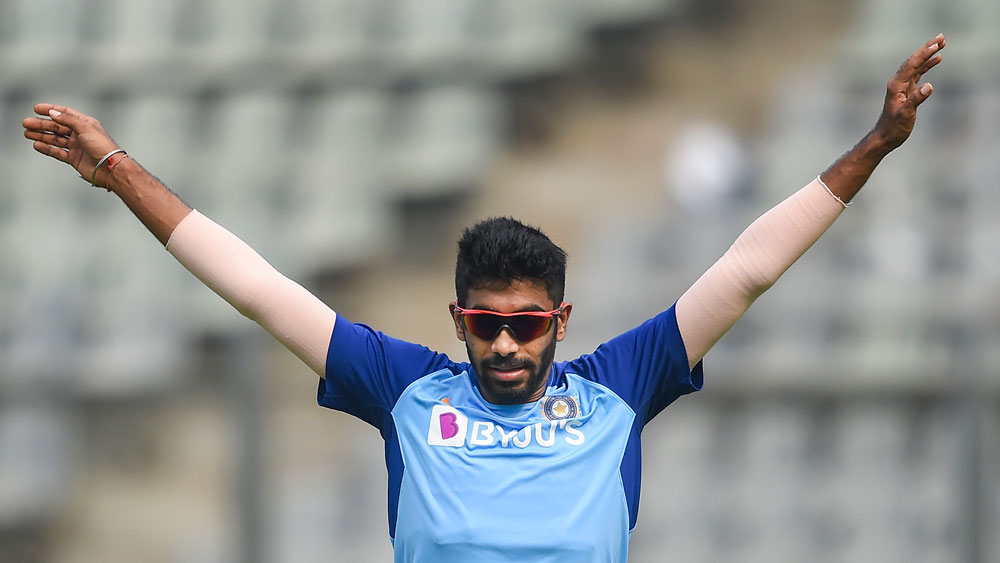 যশপ্রীত বুমরা— ফিরে আসার পরে অজিদের বিরুদ্ধে চেনা ফর্মে ধরা দেননি বুমরা। কিউয়িদের ঘরের মাঠে বুমরা আগুন জ্বালাবেন, এমনটাই বিশ্বাস ভারতের সমর্থকদের।