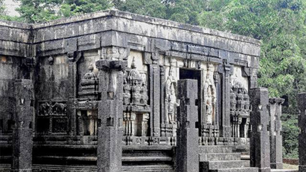 ১৫৫২ সালে ভারতের দক্ষিণে মাথা তুলে দাঁড়ায় সালুভা সাম্রাজ্য। অনেকেই জানেন না, প্রায় ৫৪ বছর ধরে এই সাম্রাজ্যের রাশ শক্ত হাতে ধরে রেখেছিলেন এক রানি। ভারতের ইতিহাসে এত বছর ধরে সাম্রাজ্য শাসন করা তিনিই একমাত্র মহিলা।