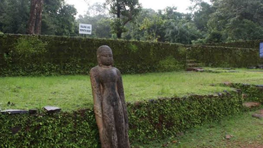 তিনি জৈন ধর্মাবলম্বী ছিলেন। ১৫৬২ সালে তিনি কারকালায় শিখ মন্দির চতুর্মুখ বসারি নির্মাণ করেন। এ ছাড়াও তিনি বহু মন্দিরও নির্মাণ করেছিলেন।