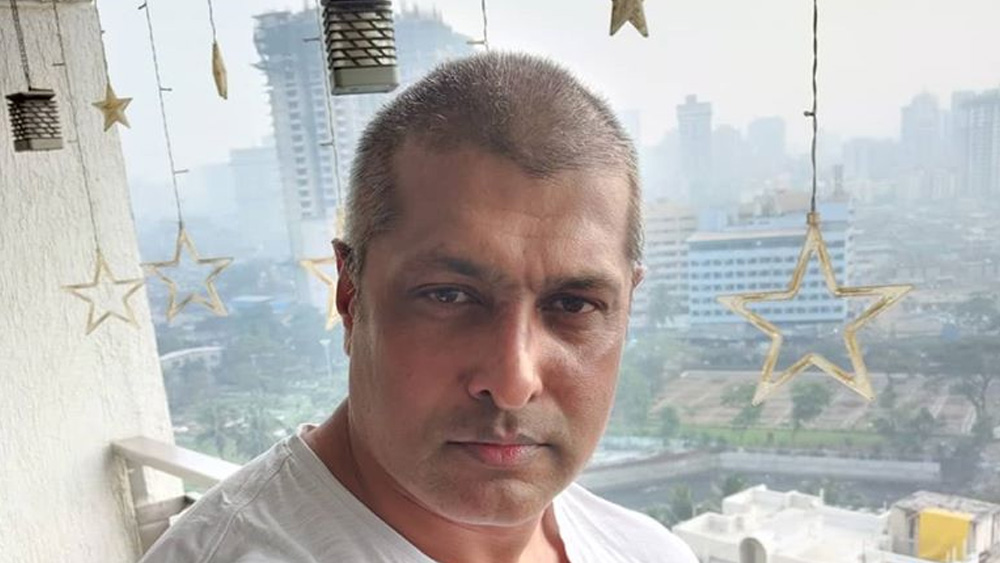 কাজের জায়গার পাশাপাশি ব্যক্তিগত জীবনেও তখন আঙ্কোলা বিধ্বস্ত। ২০০৮ সালে অতিরিক্ত সুরাসক্ত হয়ে পড়ায় তাঁকে যেতে হয় রিহ্যাবে। ক্রিকেটার বা অভিনেতা, কোনও ভূমিকাতেই সাফল্য না পাওয়ার পাশাপাশি নেশার প্রকোপ। এই দু’য়ের আক্রমণে টালমাটাল হয়ে পড়ে আঙ্কোলার দাম্পত্যও। দুই সন্তানকে নিয়ে আঙ্কোলার প্রথম স্ত্রী পরিণীতা বাড়ি ছেড়ে চলে যান বাবা-মায়ের কাছে।