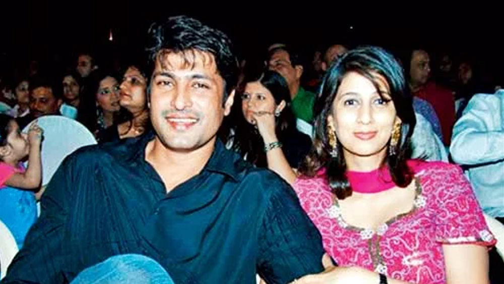 রিহ্যাব থেকে আঙ্কোলা সুস্থ হয়ে ফেরার পরেও পরিণীতা ফিরে আসেননি তাঁর কাছে। ২০১১ সালে তাঁদের বিয়ে ভেঙে যায়। ছেলে ও মেয়েকে নিয়ে পরিণীতা থেকে যান তাঁর বাবা মায়ের কাছেই। দু’বছর পরে ২০১৩ সালের ডিসেম্বর মাসে উদ্ধার হয় সিলিং থেকে পরিণীতার ঝুলন্ত দেহ।