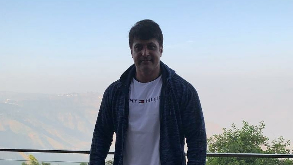 ধীরে ধীরে কাজের জগতেও ফিরে এসেছেন আঙ্কোলা। ২০১৩ সালে অংশ নেন রিয়্যালিটি শো ‘পাওয়ার কাপল ১’-এ। সে বছরই অভিনয় করেন ‘সাবিত্রী’ সিরিয়ালে। তিন বছর তাঁকে দেখা যায় ‘কর্মফলদাতা শনি’ সিরিয়ালে সূর্যদেবের ভূমিকায়। (ছবি: আর্কাইভ ও ফেসবুক)