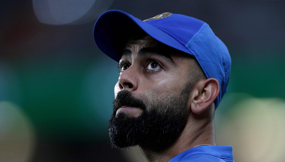 প্রশ্ন হচ্ছে, শুক্রবারের পর রবিবারেও কি বুমরাকে খেলানো উচিত। নাকি, ভবিষ্যতের কথা ভেবে ঝুঁকি নয়, সতর্কই থাকা উচিত নেতা কোহালির? পাঁচ ম্যাচের টি-টোয়েন্টি সিরিজের পর তিন ম্যাচের ওয়ানডে সিরিজ রয়েছে। রয়েছে দুই ম্যাচের টেস্ট সিরিজও। তাই বিশ্রাম দেওয়াই হয়ত উচিত হবে। কিন্তু তা হলে ভারতের বোলিংকে সাদামাটা দেখাবে যে!