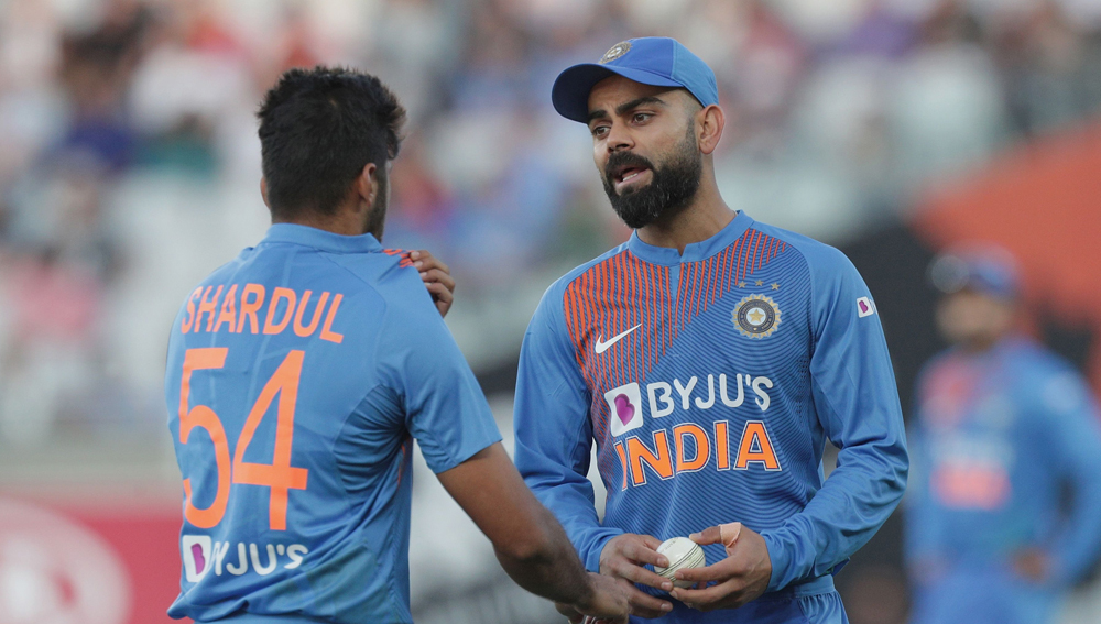 বুমরার গুরুত্ব আরও বাড়ছে কারণ, ইডেন পার্কে শুক্রবার শার্দুল ঠাকুর ও মহম্মদ শামিকে বেধড়ক পিটিয়েছেন কিউয়িরা। এর মধ্যে শার্দুল নতুন বলে শুরু করেছিলেন। এবং প্রথম স্পেলে দুই ওভারে তিনি দেন ৩০ রান। বাধ্য হয়ে তাঁকে সরিয়ে নেন অধিনায়ক বিরাট কোহালি।