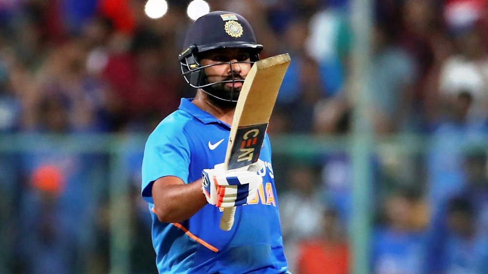 রোহিত শর্মা— প্রথম টি টোয়েন্টিতে ব্যাট হাতে সফল হননি ‘হিটম্যান’। ছক্কা হাঁকানোর পরের বলেই মারতে গিয়ে ক্যাচ দিয়ে ফেরেন রোহিত। শুরুতেই তিনি আউট হওয়ায় চাপে পড়ে গিয়েছিল ভারত। বিরাট কোহালি ও লোকেশ রাহুল সামলে দেন অবশ্য। দ্বিতীয় টি টোয়েন্টি ম্যাচে রোহিতকে সতর্ক হয়ে খেলতে হবে। তাঁর উপরে ভারতের ব্যাটিং নির্ভর করে রয়েছে। প্রতিদিন রাহুল ও কোহালির পক্ষে পরিস্থিতি সামলানো হয়ত সম্ভব হবে না। রোহিতের কাছ থেকে রান চাইছে টিম ম্যানেজমেন্ট।