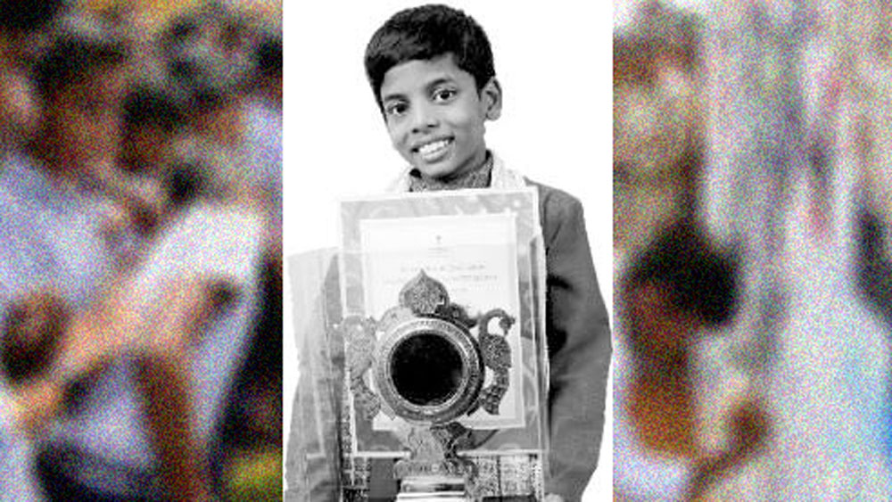 প্রতিযোগিতার ফলাফল জেনেছিলেন তার মা। তবে যতদিনে মেডেল এবং সার্টিফিকেট তার বাড়ি পৌঁছেছিল, মায়ের মৃত্যু হয়েছে।