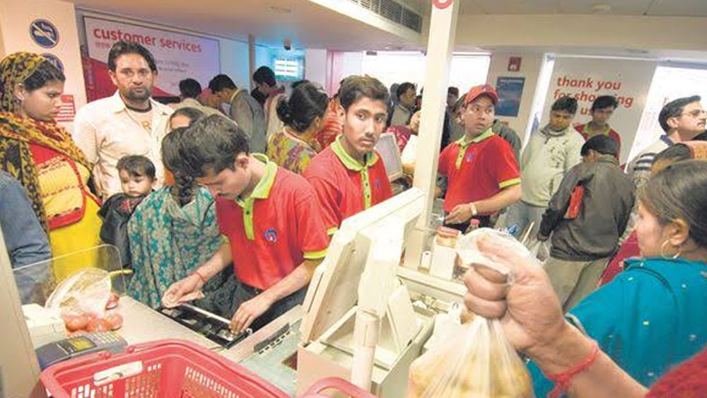 কোনও ক্রেতাই যাতে এই সুযোগ থেকে বঞ্চিত না হন, তার জন্য চেষ্টার কোনও ত্রুটি রাখছেন না রিলায়্যান্স রিটেল কর্তৃপক্ষ।