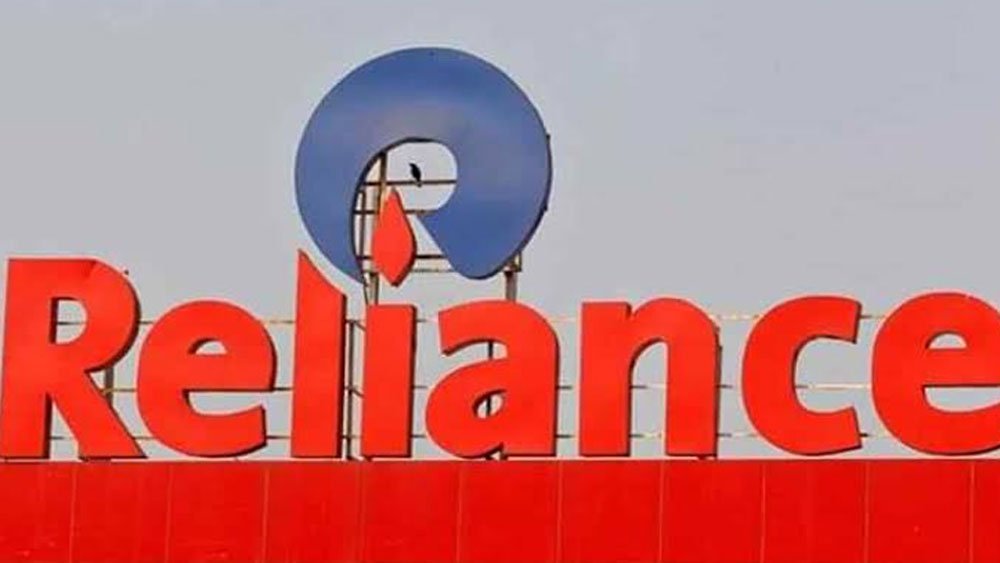 পাঁচ কেজি বাসমতি চালের সঙ্গে পেয়ে যান পাঁচ লিটার সানফ্লাওয়ার তেল মাত্র ৭৯৯ টাকায়। আর একটা বিছানার চাদরের সঙ্গে পান দুটো বিছানার চাদর বিনামূল্যে। এ রকমই আরও নানা আকর্ষণীয় অফার ক্রেতাদের জন্য এনেছে রিলায়্যান্স।