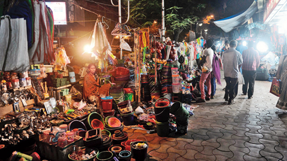 উচ্চারণের দোষে অনেকেই একে বলেন ‘জগুবাবুর বাজার’। কিন্তু সেটা সম্পূর্ণ ভুল। এই পসরার নামের প্রকৃত উৎস হল ‘যদুনাথবাবুর বাজার’। (ছবি: আর্কাইভ)