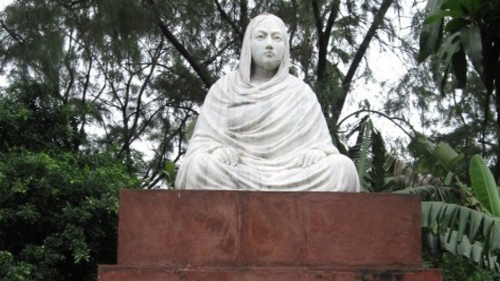 পরবর্তী কালে এই বাগানবাড়ি সমেত বিশাল জমি কিনে নেন রানি রাসমণি। স্থানীয় এলাকায় বাজার বসান তিনি। পুরো সম্পত্তি তিনি দান করেন দৌহিত্র যদুনাথ চৌধুরীকে। (ছবি: সোশ্যাল মিডিয়া)