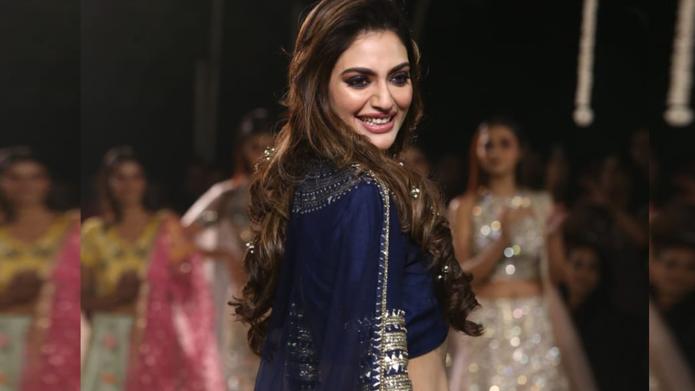 নিখিল জানালেন, “স্বপ্ন ছিল। কিন্তু কোনও অনুপ্রেরণা ছিল না আগে। সেটা নুসরতের কাছ থেকে পেলাম। ও এল আমার কাছে। তাই সম্ভব হল। আমার স্বপ্ন হলেও ইউভের আত্মা নুসরত বা নয়না।” নুসরতকে আদর করে তো তিনি নয়না বলেই ডাকেন।