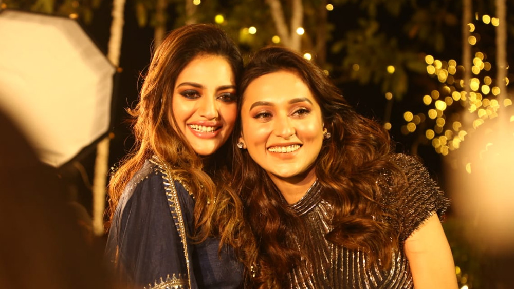 ছিলেন ‘বোনু’ মিমি চক্রবর্তীও। কথায় কথায় মিমি বললেন, “ব্যাঙ্ককে শুট করছিলাম আমরা। একদিন নুসরত বলল আমি পোশাকের ব্যবসা করব”। ব্যাস, সেখান থেকেই স্বপ্ন দেখা শুরু।