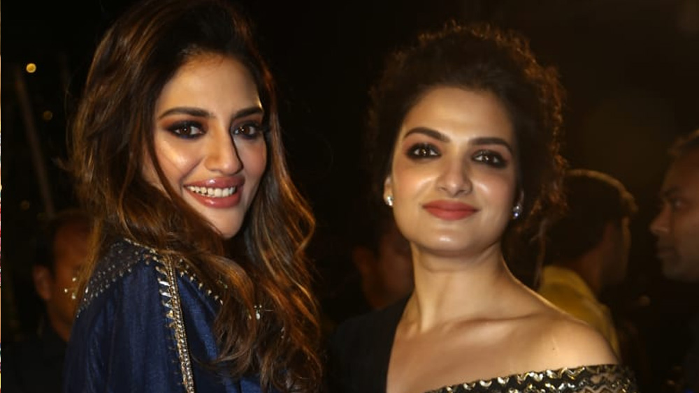 মিমি না হাঁটলেও র্যা ম্পে ‘ইউভ’ এর পোশাক পরে হাঁটলেন তনুশ্রী, পায়েল, সৌরসেনী, রোজার মতো অভিনেত্রী আর মডেলরা।