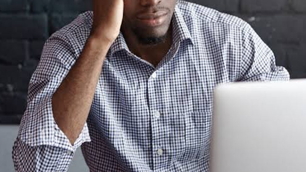 এক, বিপিন যে ভাবে জীবন কাটাতে চাইতেন, প্রাপ্য মাইনেতে তা সম্ভব ছিল না। দুই, তার উপর সেই কাজের প্রতি ভালবাসাও তৈরি হচ্ছিল না।