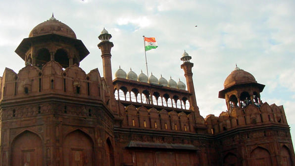 লালকেল্লার অন্য গুরুত্বপূর্ণ স্থাপত্যগুলির মধ্যে অন্যতম মোতি মসজিদ, হীরামহল, হায়াত বকশ বাগ এবং প্রিন্সেস কোয়ার্টার। পরে সিপাহি বিদ্রোহে ব্রিটিশ আক্রমণে এই মহল ক্ষতিগ্রস্ত হয়। এর একটি অংশ নির্ধারিত হয়েছিল ব্রিটিশ সেনাবাহিনীর চা-পানের জন্য।