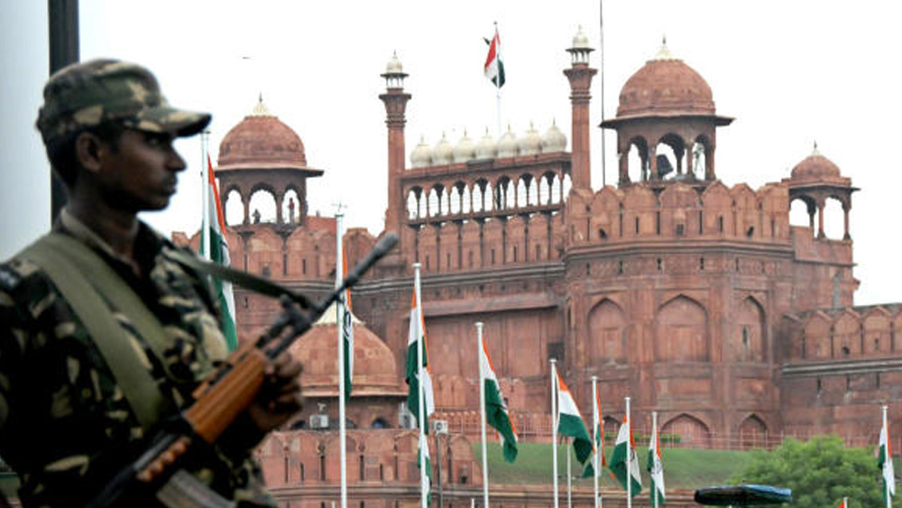 স্বাধীনতা লাভের পর থেকে দীর্ঘ সময় অবধি লালকেল্লা ছিল সৈন্যঘাঁটি। কেল্লার একটা বড় অংশ ছিল ভারতীয় সেনার তত্ত্বাবধানে। ২০০৩ সাল থেকে শৌর্য ও ঐতিহ্যের প্রতীক লালকেল্লা রয়েছে ভারতীয় পুরাতাত্বিক সর্বেক্ষণের অধীনে। ২০০৭ সালে এই স্থাপত্যকে ওয়র্ল্ড হেরিটেজ সাইট হিসেবে স্বীকৃতি দিয়েছে ইউনেস্কো। (ছবি: আর্কাইভ ও সোশ্যাল মিডিয়া)