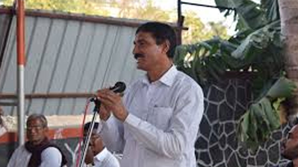 গ্রামের উন্নয়নের জন্য তিনি জন্ম নিয়ন্ত্রণে জোর দেন। অযথা গাছ কাটা একেবারে বন্ধ করে দেন। আর গ্রামের সমস্ত মদের দোকান বন্ধ করে দিয়ে মদ্যপান নিষিদ্ধ করে দেন।