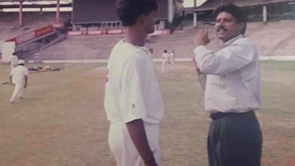 বাড়িতে আর্থিক সচ্ছলতা ছিল না। প্রতিকূলতার মধ্যেও ক্রিকেট অনুশীলন চালিয়ে গিয়েছিলেন গণেশ। কিন্তু সে সময় কর্নাটক ক্রিকেটের স্বর্ণযুগ। শ্রীনাথ-কুম্বলে-সুনীল যোশির দাপটে কিছুটা পিছনের সারিতেই ছিলেন তিনি।