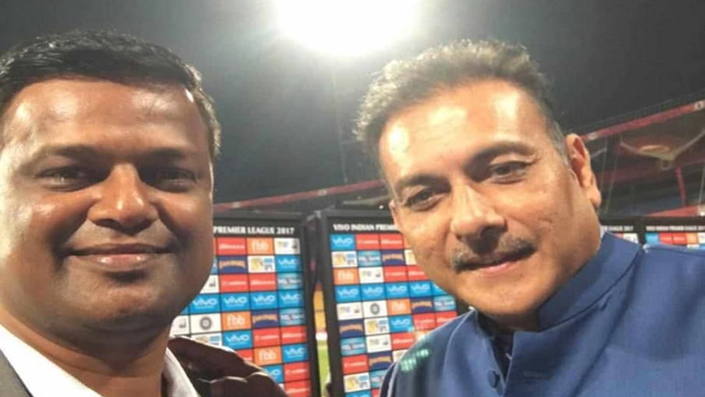 ১৯৯৪-৯৫ মরসুমে তাঁর অভিষেক হয় কর্নাটক দলের হয়ে। কিন্তু তারপরেও দলে নিয়মিত হতে সময় লেগেছে। যে টুকু সুযোগ পেয়েছেন, কাজে লাগিয়েছেন গণেশ। সংসারের অনটন দূর করতে ভরসা ছিল সতীর্থ এবং শুভাকাঙ্ক্ষীদের সাহায্য। ১৯৯৬-৯৭ মরসুমে তিনি ঘরোয়া ক্রিকেটে ১১টি উইকেট পান। এই পারফরম্যান্সই তাঁকে জাতীয় পরিচিতি এনে দেয়। দক্ষিণ আফ্রিকা সফরের জন্য নির্বাচিত হন গণেশ।