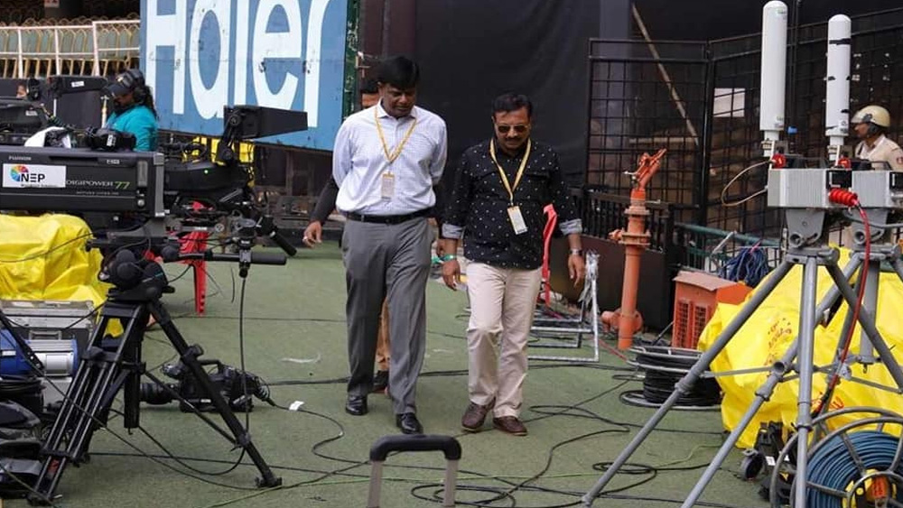 ক্রিকেট থেকে অবসরের পরে ডোডা গণেশ রাজনীতিতে যোগ দেন। প্রাক্তন প্রধানমন্ত্রী এইচ ডি দেবগৌড়ার দল জনতা দল (সেকুলার)-এ যোগ দেন তিনি। ২০১৬ সালে প্রতিযোগী ছিলেন বিগ বস-এর কন্নড় সংস্করণে। বিগ বস-এর হাউজে ছিলেন দু’সপ্তাহ। জাতীয় দলের প্রধান কোচ হওয়ার জন্য আবেদন করেছেন তিনি। (ছবি: ফেসবুক)