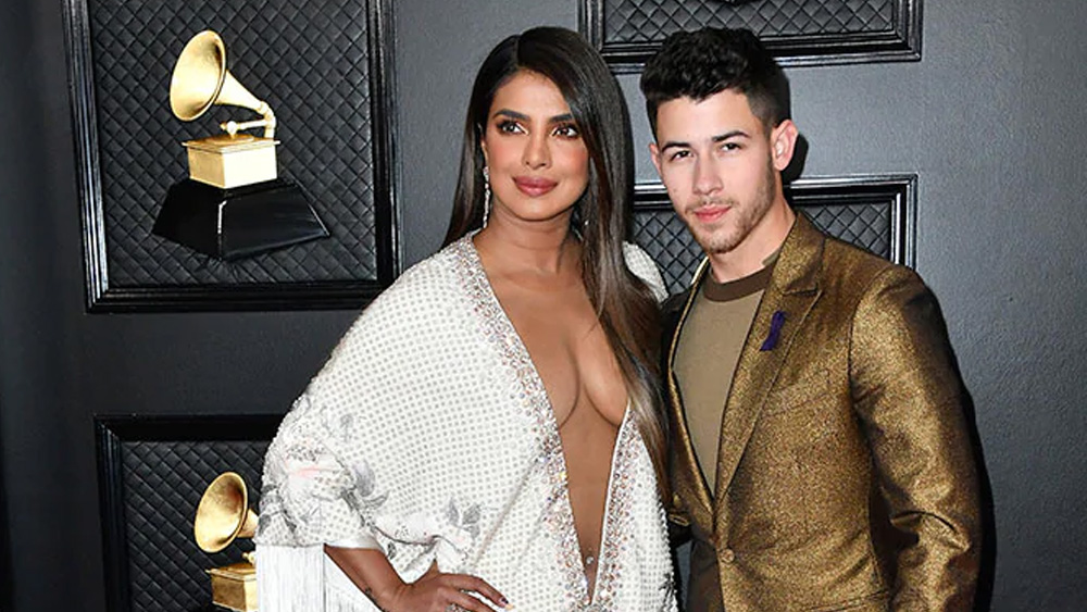 ফেসবুক, টুইটার বা ইনস্টা...কাল রাত থেকেই নিক-পিগির গ্র্যামি রাতের রোম্যান্স এখন নিঃসন্দেহে ট্রেন্ডিং।