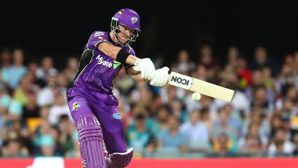 ডি’আর্কি শর্টের আইপিএল নিলামে বেস প্রাইস ছিল এক কোটি টাকা। কিন্তু তাঁকে নিতে আগ্রহ দেখায়নি কোনও ফ্র্যাঞ্চাইজি। বিগ ব্যাশ লিগে অবশ্য স্বমহিমায় দেখা গিয়েছে অজি অলরাউন্ডারকে। হোবার্ট হারিকেনসের হয়ে সাত ম্যাচে ৪১.৩৩ গড়ে ২৪৮ রান করেছেন তিনি। স্ট্রাইক রেট ১২৮.৪৯। যাতে রয়েছে একটা সেঞ্চুরি ও দুটো হাফ-সেঞ্চুরি।