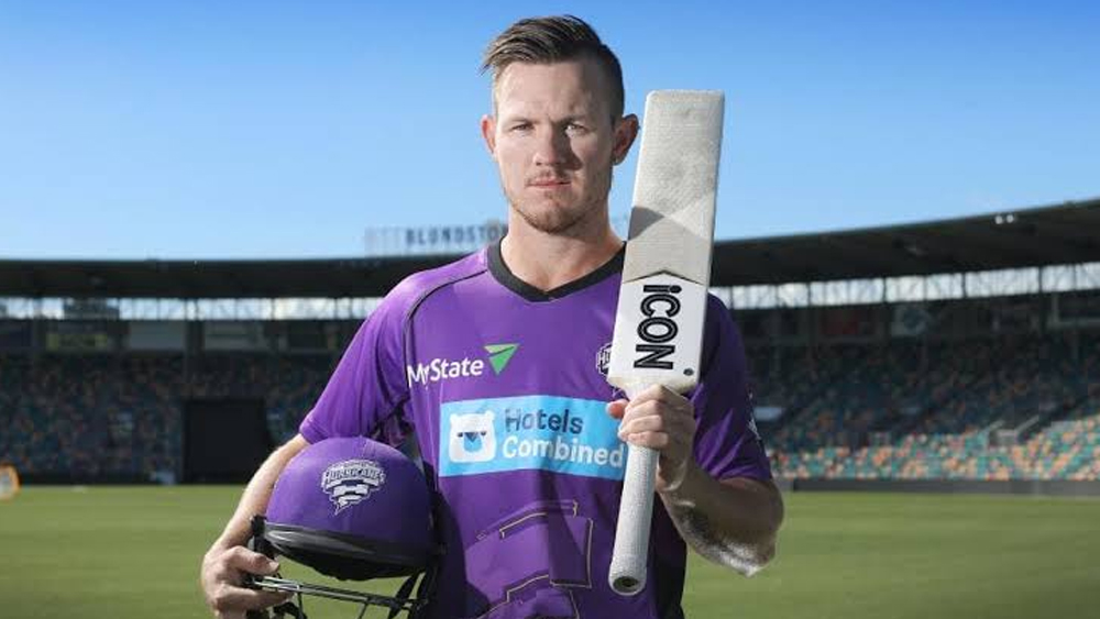 ভারতে তিন ম্যাচের একদিনের সিরিজের দলে ছিলেন ২৯ বছর বয়সি এই ওপেনার। কিন্তু কোনও ম্যাচে সুযোগ পাননি। দেশে ফিরে গত ২৪ জানুয়ারি বল হাতে ভেলকি দেখিয়েছেন। ২১ রানে নিয়েছেন পাঁচ উইকেট নিয়ে স্পিনার হিসেবেও ম্যাচ জিতিয়েছেন।