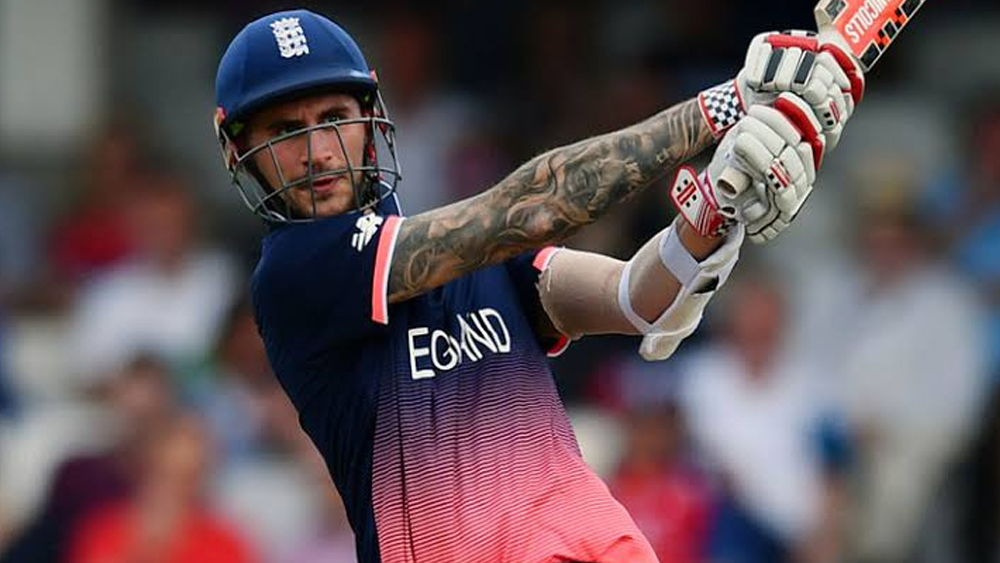 গত ২৪ জানুয়ারি হোবার্ট হারিকেনসের বিরুদ্ধে ৪২ বলে ৬৩ রান করেন হেলস। যাতে ছিল পাঁচটি চার ও চারটি ছয়। যদিও সতীর্থদের সাহায্য পাননি তিনি। ফলে হেরে যায় তাঁর দল। হেলসের ধারাবাহিকতা সত্ত্বেও সিডনি এই মুহূর্তে রয়েছে ষষ্ঠ স্থানে। দল জিতেছে পাঁচটি ম্যাচে, হেরেছে সাতটিতে।