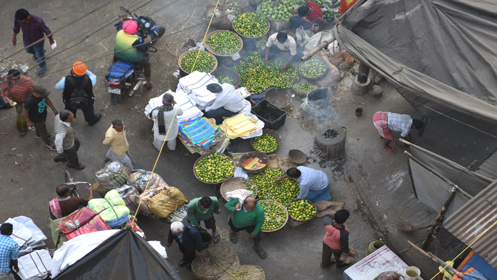 কলকাতার ১৭৮৪ খ্রিস্টাব্দের মানচিত্রে লালবাজার মোড় থেকে পূর্ব দিকে শিয়ালদহ পর্যন্ত রাস্তা-ই ছিল বৈঠকখানা রোড। কিন্তু ‘বৈঠকখানা’ নাম কোথা থেকে এল? তার জন্য পিছিয়ে যেতে হবে সপ্তদশ শতকে।(ছবি: শুভেন্দু চাকী)