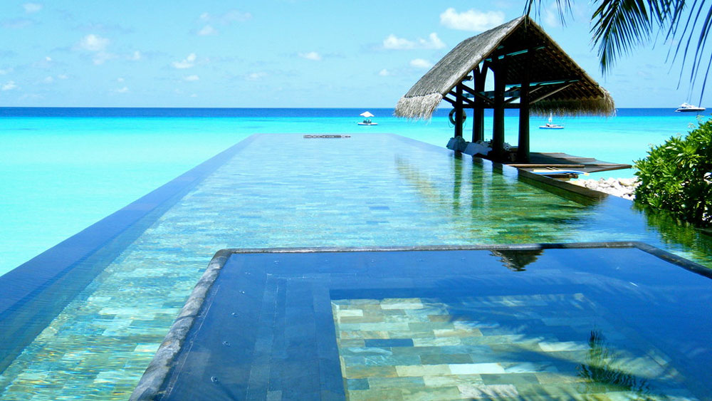 রেঠি রাহ: সাদা বালি, প্রবাল দিয়ে তৈরি প্রাকৃতিক পুল এটি। প্রবালের প্রাচীর সমুদ্র থেকে আলাদা করে দিয়েছে এই পুলকে। বর্তমানে মলদ্বীপের রেঠি রাহ হোটেলের মালিকানায় রয়েছে এই পুলটি।