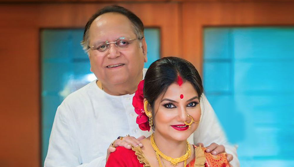 এত বছর ধরে ভালবাসা টিকিয়ে রাখতে পারার ম্যাজিকটা কী? দোলন বলছিলেন, “সততা। পরস্পরের প্রতি নির্ভরতা আর বিশ্বাস।’’ তাঁর কথায়,‘‘এত বড় অভিনেতা হওয়া সত্ত্বেও কাজের ব্যাপারে দোলনের উপর কোনও দিন কিছুই চাপাননি দীপঙ্কর।’’