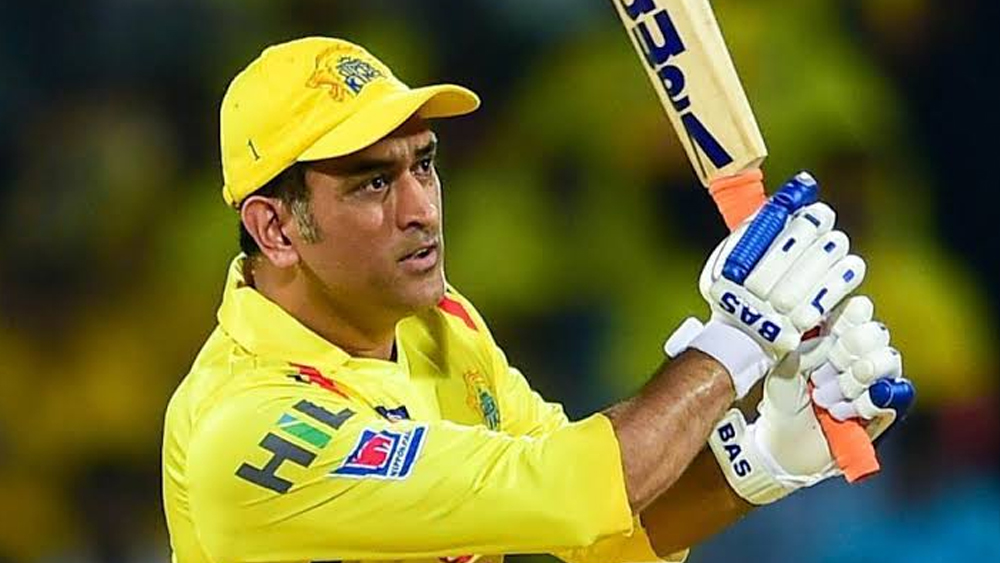 মহেন্দ্র সিংহ ধোনি কি জাতীয় দলের হয়ে শেষ ম্যাচ খেলে ফেলেছেন? নাকি, আবার তাঁকে দেখা যেতে পারে নীল রঙের জার্সিতে? গত কয়েক মাস ধরে এই প্রশ্নগুলোই আলোচিত হয়েছে ক্রিকেটমহলে। যার উত্তর মেলেনি। জাতীয় কোচ রবি শাস্ত্রী অবশ্য বলেছেন যে আইপিএলের উপরই নির্ভর করছে ধোনির ভবিষ্যৎ।