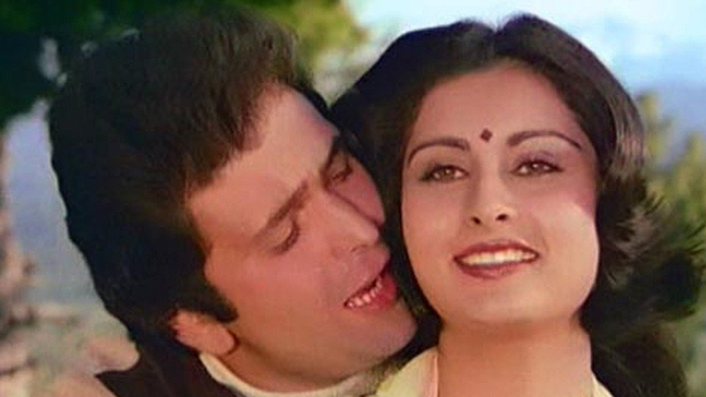 পুনমকে প্রথম ছবিতে সুযোগ দেন পরিচালক যশ চোপড়া। ১৯৭৮ সালে মুক্তি পায় পুনমের প্রথম ছবি ‘ত্রিশূল’।  ৯০ টি ছবিতে অভিনয় করেছেন পুনম। পর্দায় রাজেশ খন্নার সঙ্গে তাঁর জুটি ছিল জনপ্রিয়।