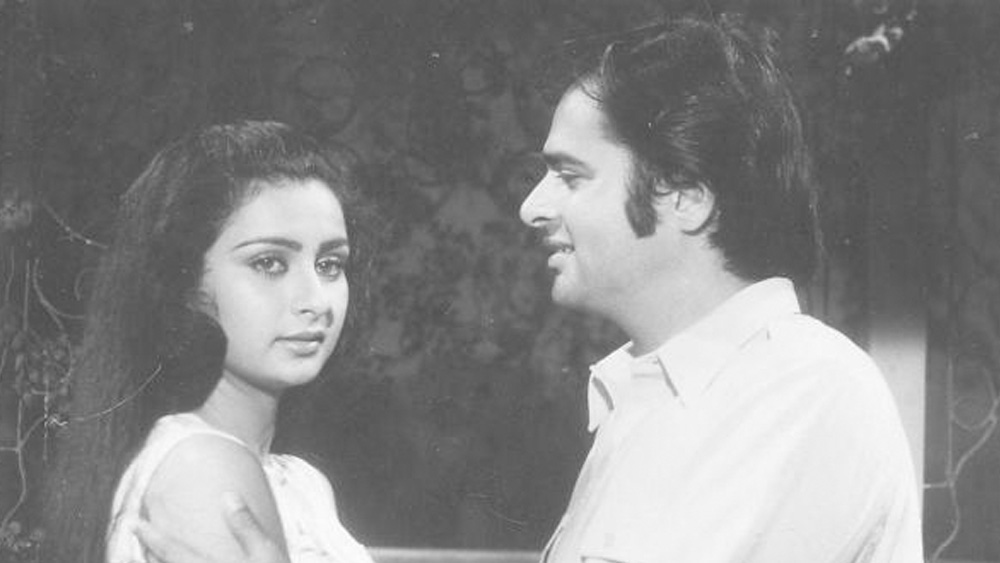 বিয়ের পরে কাজ থেকে বিরতি নেন পুনম। সময় দেন তাঁর মেয়ে পালোমা এবং ছেলে আনমোলকে। কিন্তু বেশিদিন ইন্ডাস্ট্রি থেকে দূরে থাকতে তাঁর ভাল লাগেনি।