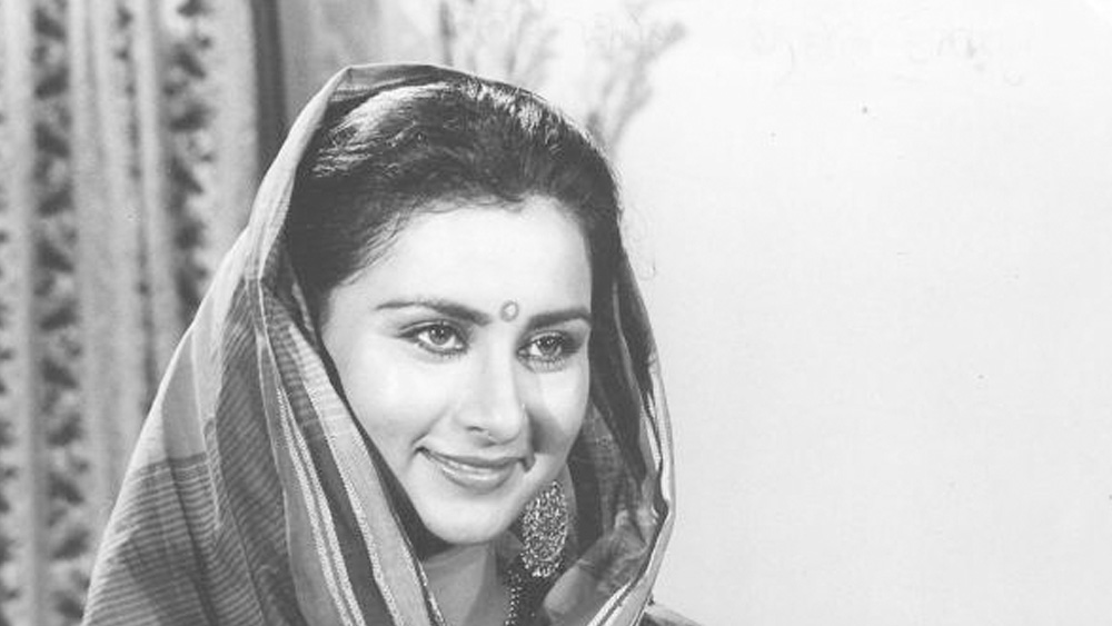 ছবির সংখ্যা কমলেও নয়ের দশকে কাজে ফিরে আসেন পুনম। এই পর্বে তাঁর উল্লেখযোগ্য ছবি ১৯৯৭ সালে, ‘জুদাই’। অভিনয় করেছিলেন একটি ক্যামিয়ো রোলে।