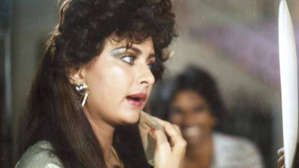 ব্যক্তিগত জীবনে বন্ধুর পথ পাড়ি দিয়ে এই জায়গায় পৌঁছতে হয়েছে পুনমকে। ১৯৯৪ সালে তাঁর দাম্পত্য ভেঙে যায়। অশোক এবং পুনম, দু’জনেই জড়িয়ে পড়েছিলেন বিবাহ বহির্ভূত সম্পর্কে।