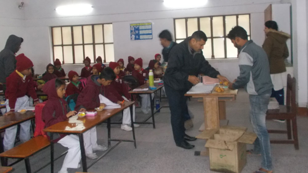 প্রতিদিন সকাল সাড়ে ৯টা থেকে ১১টার মধ্যে ফুড ব্যাঙ্ক পৌঁছে যায় এই হাসপাতালে। শুধু এই হাসপাতালকেই বেছে নিল কেন তারা?