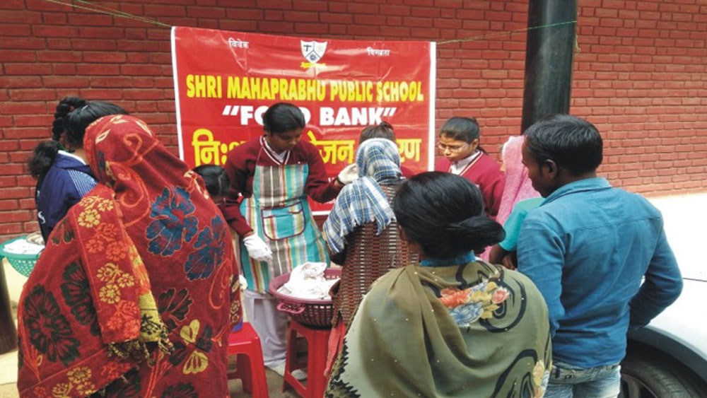 স্কুল কর্তৃপক্ষ জানিয়েছেন, আশেপাশের এলাকায় খোঁজ খবর নিয়ে জানা গিয়েছে, এই হাসাপাতালে প্রচুর গরীব রোগীদের চিকিৎসা হয়। তাঁদের পরিবার অনেক সময় না খেয়েই হাসপাতালে দিন কাটান। সেই জন্যই এই হাসপাতালকে বেছে নেওয়া হয়েছে।