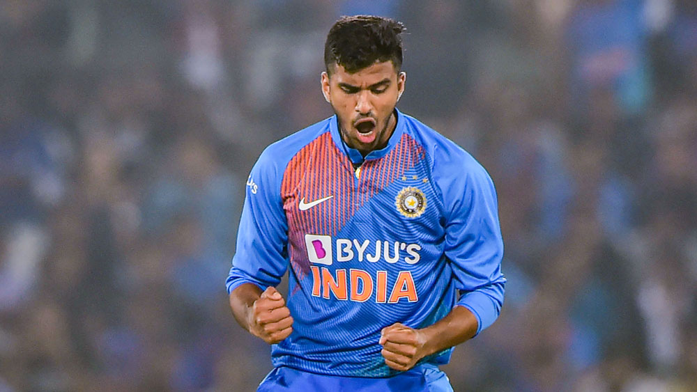 ওয়াশিংটন সুন্দর— টি টোয়েন্টিতে বোলিং ওপেন করেন তিনি। আজও তাঁর হাতেই শুরুতে বল তুলে দিতে পারেন কোহালি। ব্যাটসম্যানদের পরীক্ষা নিতে তৈরি ওয়াশিংটন সুন্দর।