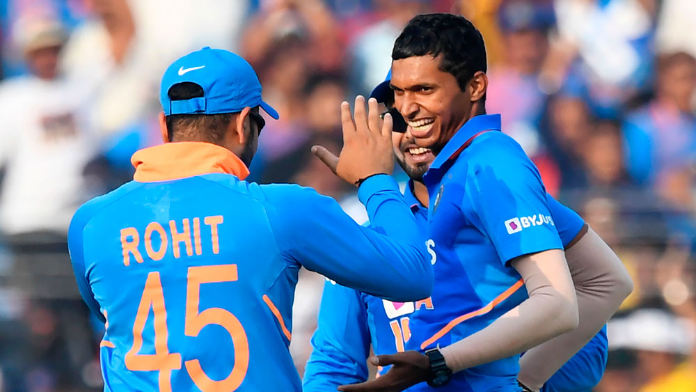 নবদীপ সাইনি— দীপক চহার ছিটকে যাওয়ায় দলে সুযোগ পান নবদীপ সাইনি। গতির ঝড় তুলে প্রতিপক্ষ ব্যাটসম্যানের পরীক্ষা নিতে পারেন। শ্রীলঙ্কার বিরুদ্ধে তিনি পাশে পাচ্ছেন বিপজ্জনক বোলার যশপ্রীত বুমরাকে। নবদীপকে কতটা ভয়ঙ্কর দেখায় শেটাই দেখার।