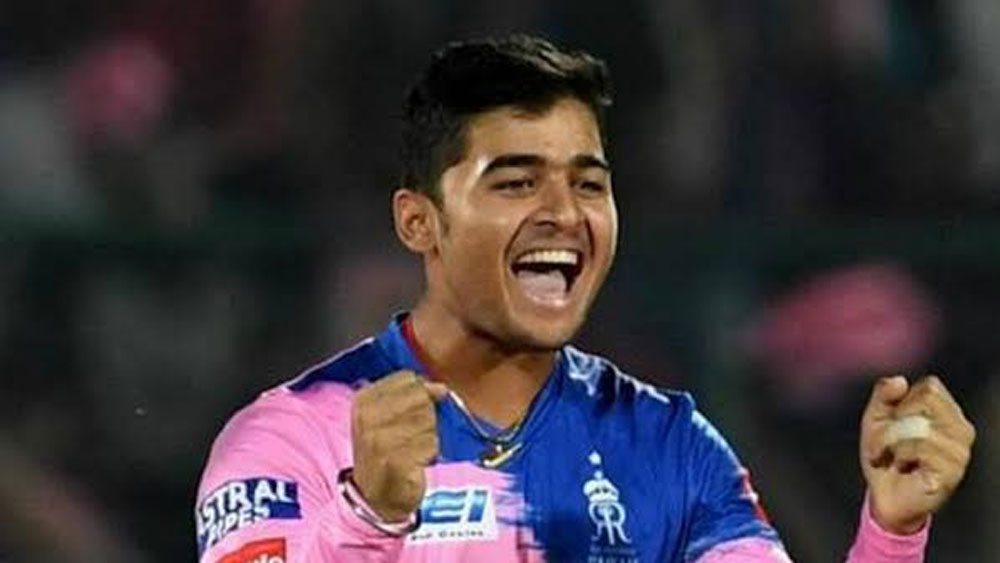 রিয়ান পরাগ: ২০১৮ সালে অনূর্ধ্ব ১৯ বিশ্বকাপ জেতার পর, ওই বছরই রাজস্থান রয়্যালস তাঁকে দলে নেয়। ২০ লাখ টাকার বিনিময়ে রাজস্থান রয়্যালসের হয়ে ২০১৯ আইপিএল খেলেন তিনি। মাঠে নাইটদের নাস্তানাবুদ করে ছেড়েছিলেন এই ব্যাটসম্যান।