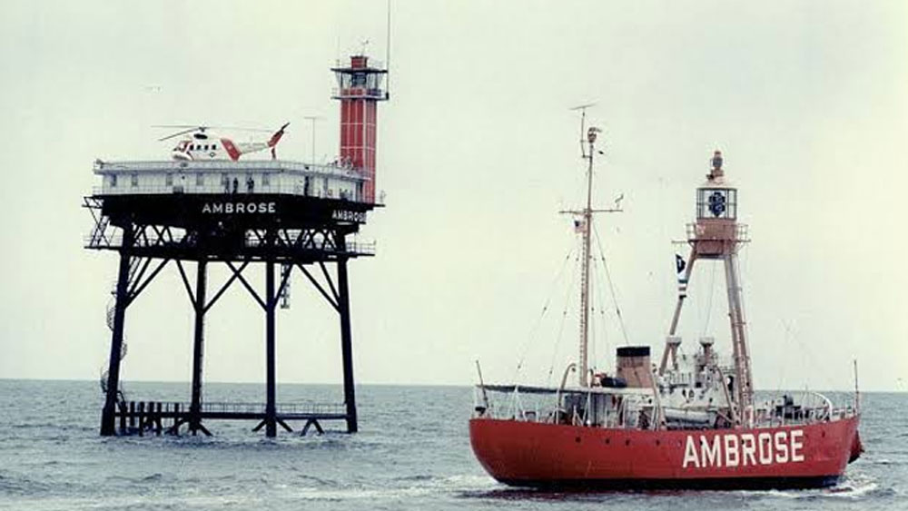 ১৮৫৪ সালে জাহাজকে দুর্ঘটনার হাত থেকে রক্ষা করার জন্য এই লাইট হাউস গড়ে তোলা হয়েছিল। ১৯৬০ সালে নতুন করে এই লাইট হাউসের মেরামতি করা হয়। লোহার কাঠামো সরিয়ে দিয়ে স্টিলের কাঠামো দেওয়া হয়।