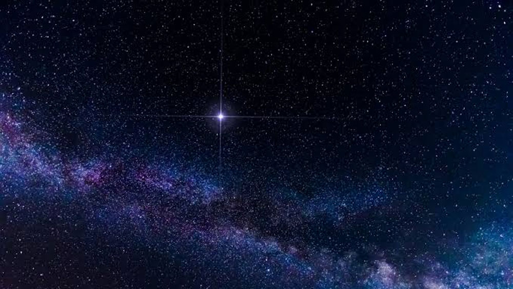 তবে এই লাইট হাউস হোটেলকে পাঁচতারা হোটেলের সঙ্গে গুলিয়ে ফেলবেন না যেন! পাঁচতারা হোটেলের মতো ব্যবস্থা এখানে আপনি পাবেন না। তবে আকাশে কাচের টুকরোর মতো তারার ছড়িয়ে থাকা, নির্জন পরিবেশে সমুদ্রের ডাক যে কোনও রোমাঞ্চ প্রিয় পর্যটককে মুগ্ধ করবে।