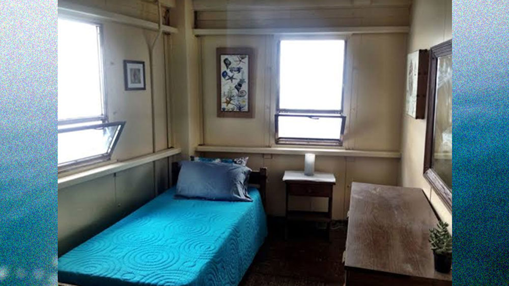 হোটেলের মোট আটটি রুম রয়েছে। রুমগুলো অবশ্যই ছোট। প্রতি রুম থেকে সমুদ্র দেখা যায়। যাতে পাঁচটি টুইন বেড এবং তিনটিতে কুইন বেড রয়েছে।